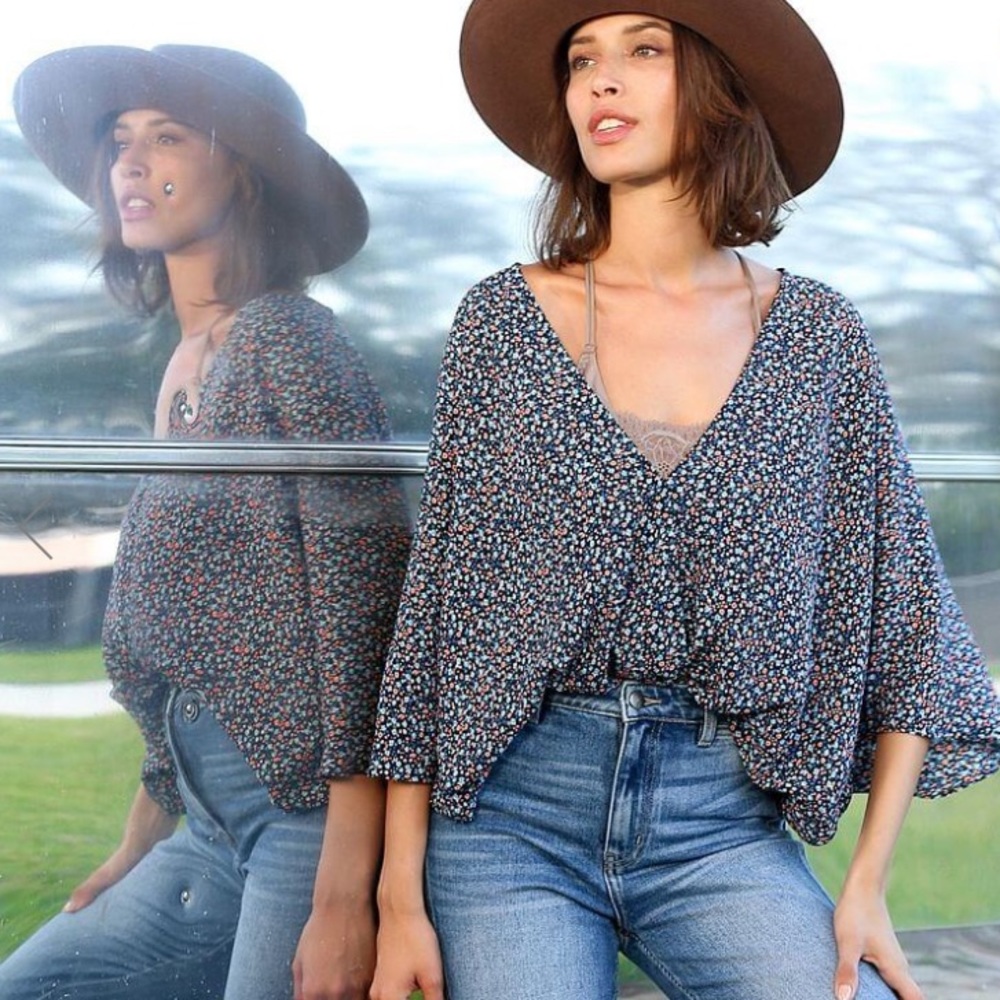 Floral Surplice Top (buckle floral shirt)